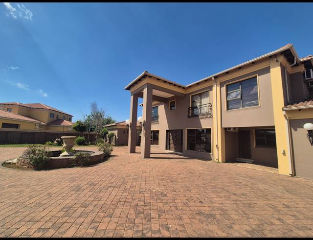 6 BEDROOM HOUSE FOR SALE IN VANDERBIJLPARK SE 8